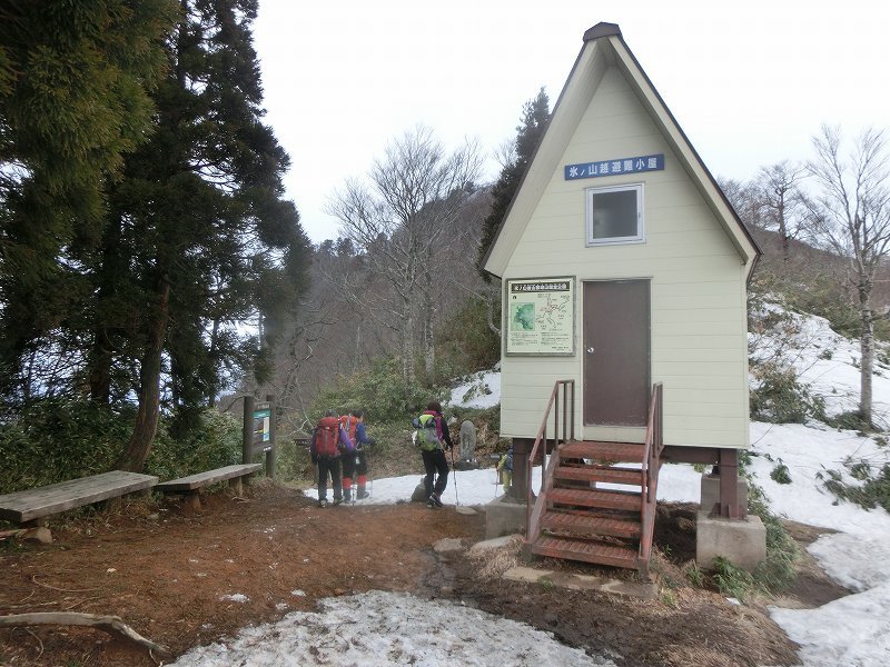 まだまだ雪が多い　氷ノ山と　扇ノ山_b0124306_18161173.jpg