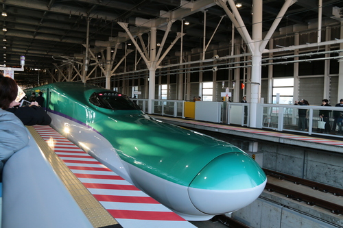 北海道新幹線 新函館北斗発一番電車に乗車_a0082347_20342675.jpg