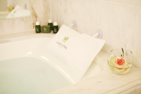 パラスホテル「Le Bristol Paris」のDeluxe Junior Suites♥︎_d0063314_1850247.jpg