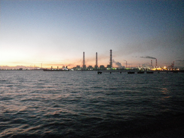 13 12 21 22 今年最後の出撃も トホホの結果 茨城県鹿嶋港 おれの若いときはなあ