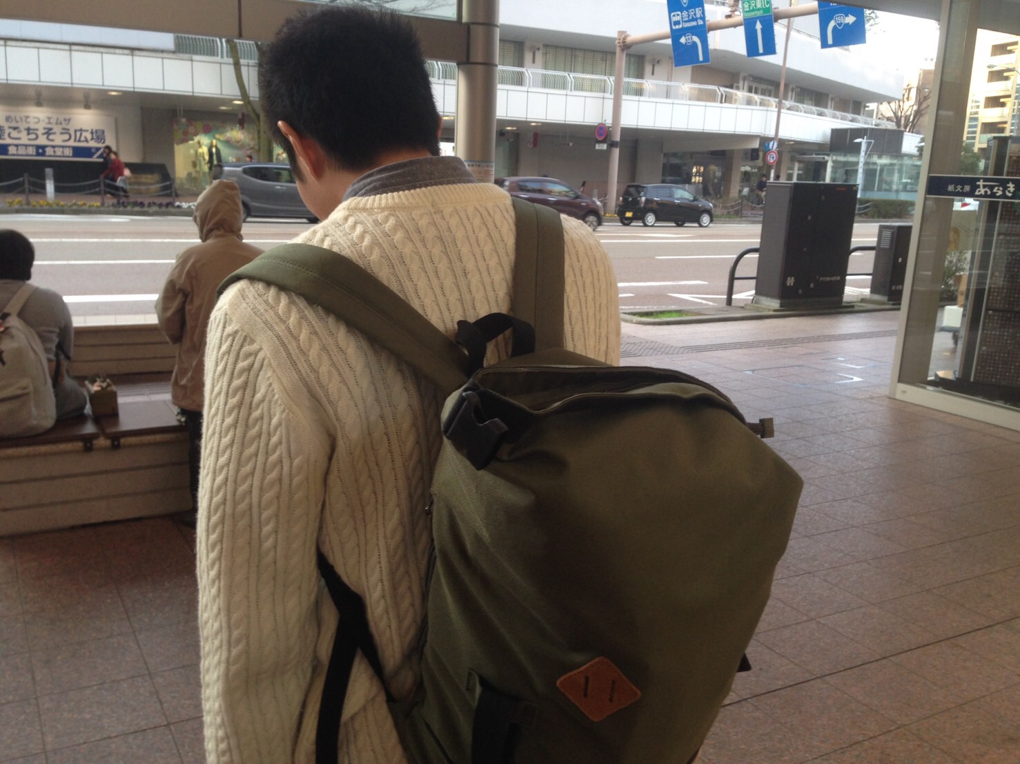 春休みでも息子達は手伝わなければならないのは商売屋に生まれた宿命なのです。。。_c0110051_2333376.jpg