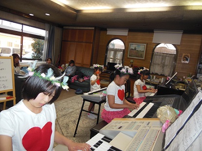 写真・「キラキラぼし」2回目・「小鳥の結婚式」2回目_e0040673_19464019.jpg