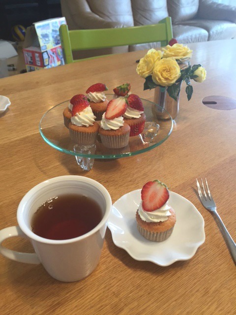 いちごプチカップケーキ_a0214059_20401710.jpg