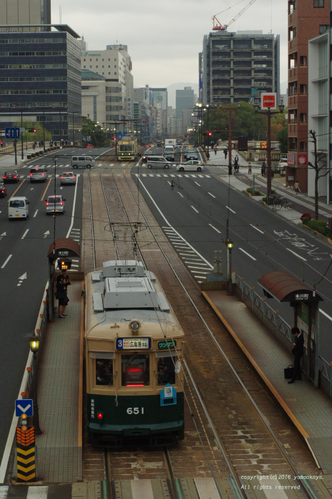 春の朝の被爆電車_d0309612_2325352.jpg
