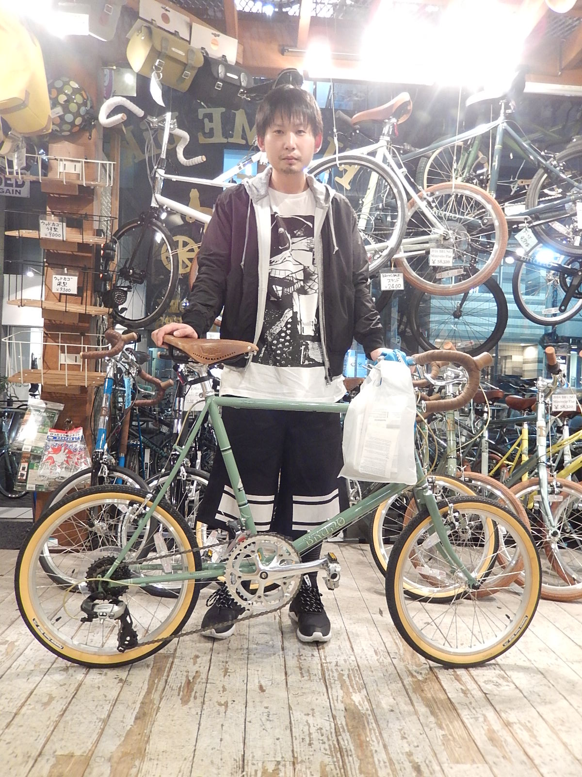 3月31日　渋谷　原宿　の自転車屋　FLAME bike前です_e0188759_19505096.jpg
