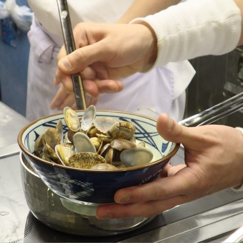 うどんが隠れるくらいたくさんのあさりが載ってる丸亀製麺「あさりうどん」を試食_c0060143_20231856.jpg