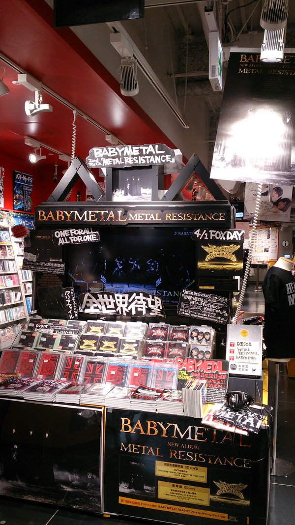 BABYMETAL FOX WALLで狐面で試聴しに行ってきた！_c0002171_1355483.jpg