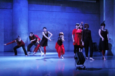 50人が熱演した「ダンス専科」公演終わる_d0178431_2052645.jpg