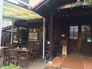 ベニ・トトゥの社交性と海と桜とアウトレット。_a0050302_13154935.jpg