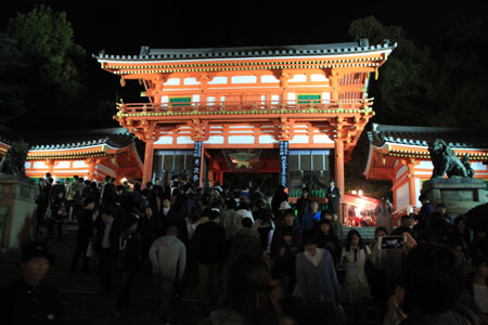 16桜だより31 円山公園の夜桜_e0048413_2291981.jpg