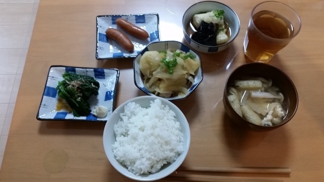 夕食：肉じゃが・揚げ出し豆腐・ウインナー・ほうれん草のおひたし・あげの味噌汁・ご飯_c0357519_05504311.jpeg