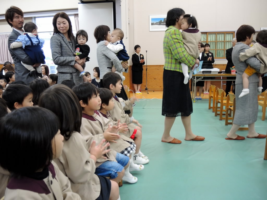 保育園の入園式へ 白秋の黄昏