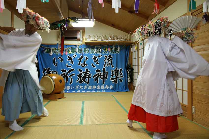 2016年平津豊と行くイワクラツアー-03♪「いざなぎ流」御祈祷神楽♪_d0058941_2148494.jpg