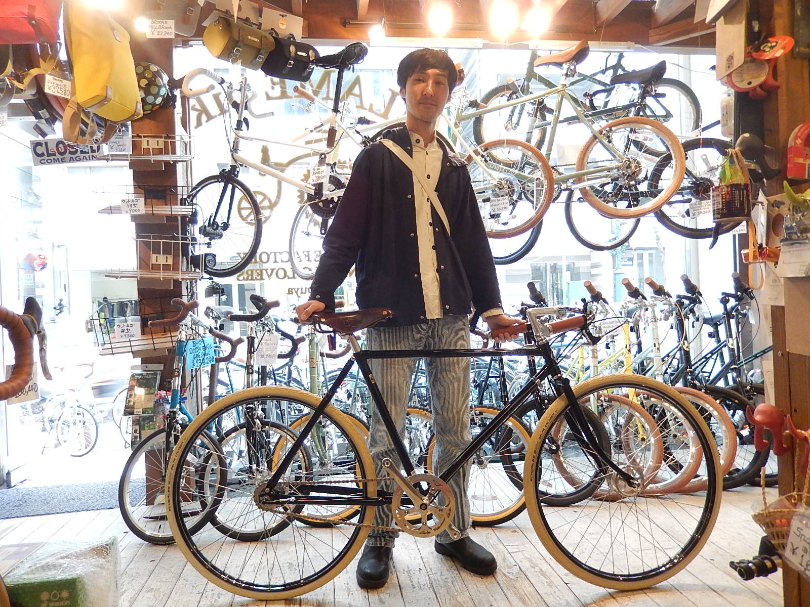 4月5日　渋谷　原宿　の自転車屋　FLAME bike前です_e0188759_201352.jpg