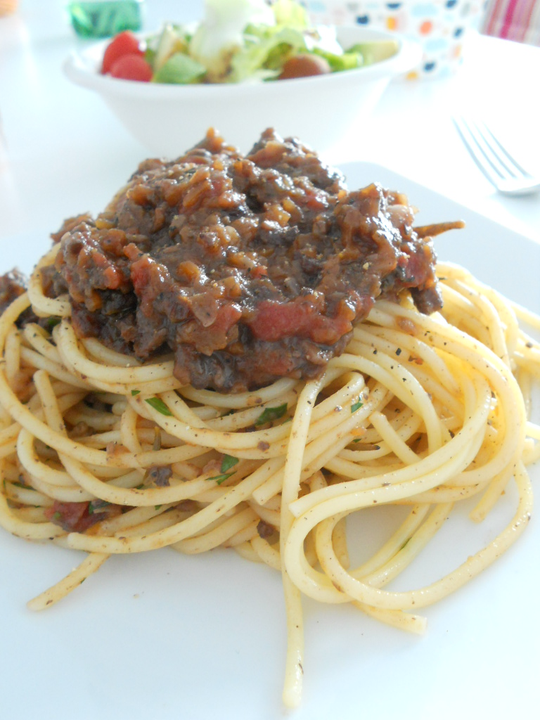 スパゲッティ・ボロネーズ　Spaghetti bolognaise_e0300042_16157.jpg