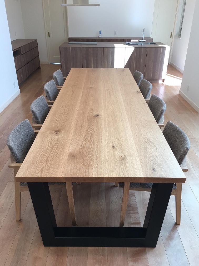V DINING TABLE_c0146581_10412655.jpg