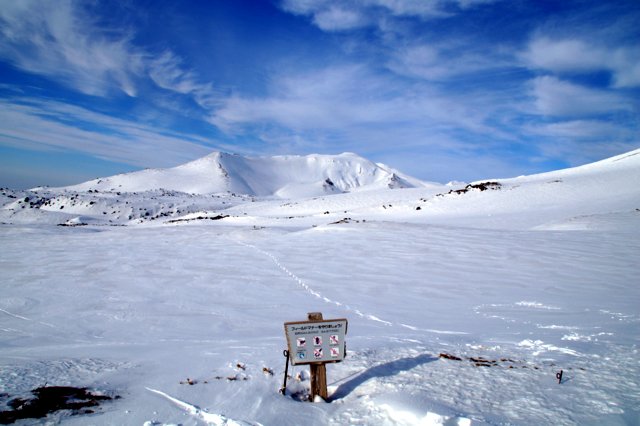 2016年4月4日(月)　早春の真白き山に魅せられて・・！（大雪、十勝連峰）_a0345007_8373469.jpg