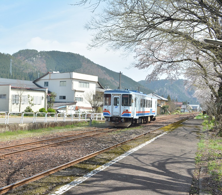 春の長良川鉄道。_a0055650_1326487.jpg