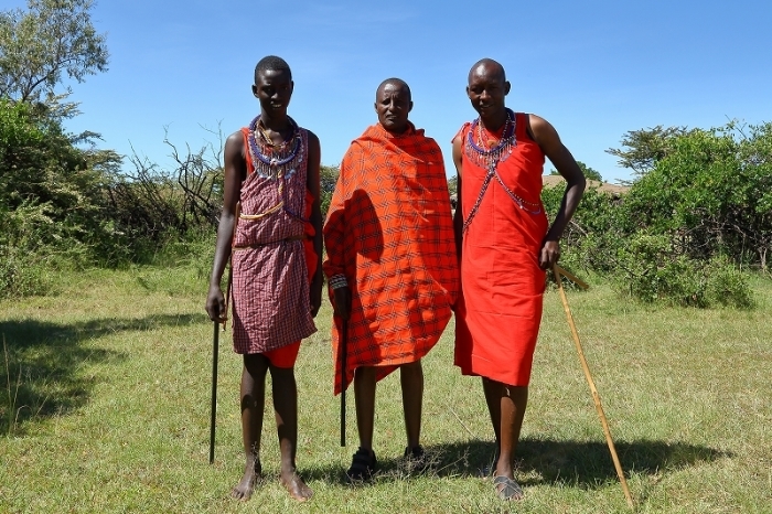 ケニアでは文明社会に背を向け、伝統的な暮らしを守り続けるマサイ族の