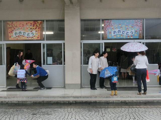 雨の中、富士市内一斉に小中学校の入学式　　私も吉原二中、今泉小へ_f0141310_7344267.jpg