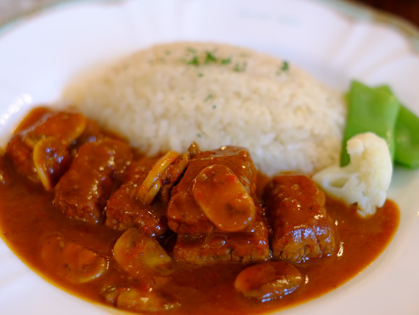 「御茶ノ水 山の上ホテル ラヴィのビーフストロガノフランチ」_a0000029_1165688.jpg