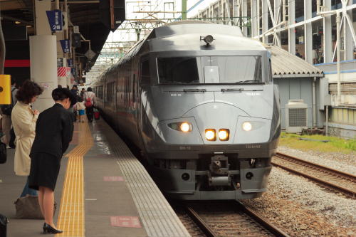 【鉄道旅行記】 新幹線&特急で日本縦断乗り継ぎ旅 (vol.8)_a0338635_0453568.jpg
