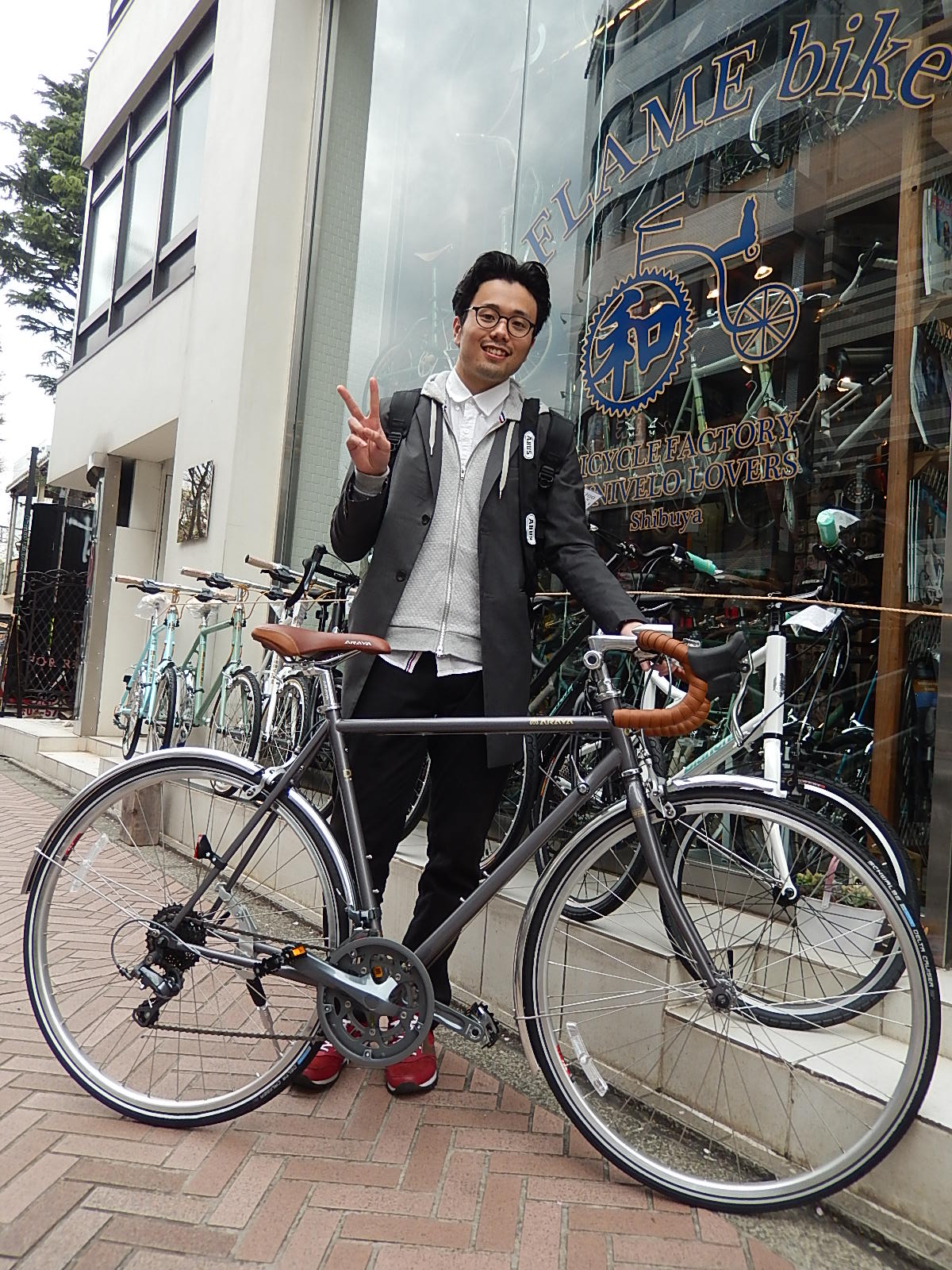 4月8日　渋谷　原宿　の自転車屋　FLAME bike前です_e0188759_18305679.jpg