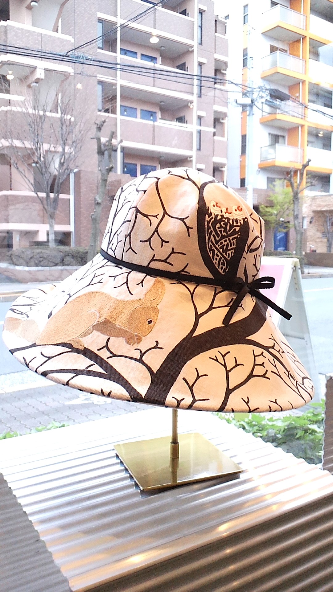 リスとハトの帽子_c0157866_2044258.jpg