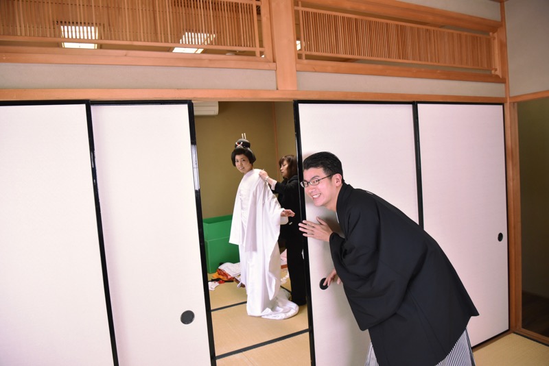 上賀茂神社で結婚式 京都の京料理 上賀茂 玉屋さんから上賀茂神社へ まずはウクレレと色打掛けでの撮影16 4 8 写真で愛を残すカメラマンblog 上賀茂神社で結婚式 京都の京料理 上賀茂 玉屋さんから上賀茂神社へ まずはウクレレと色打掛けでの撮影16 4 8 写真で愛を残すカメラマンblog