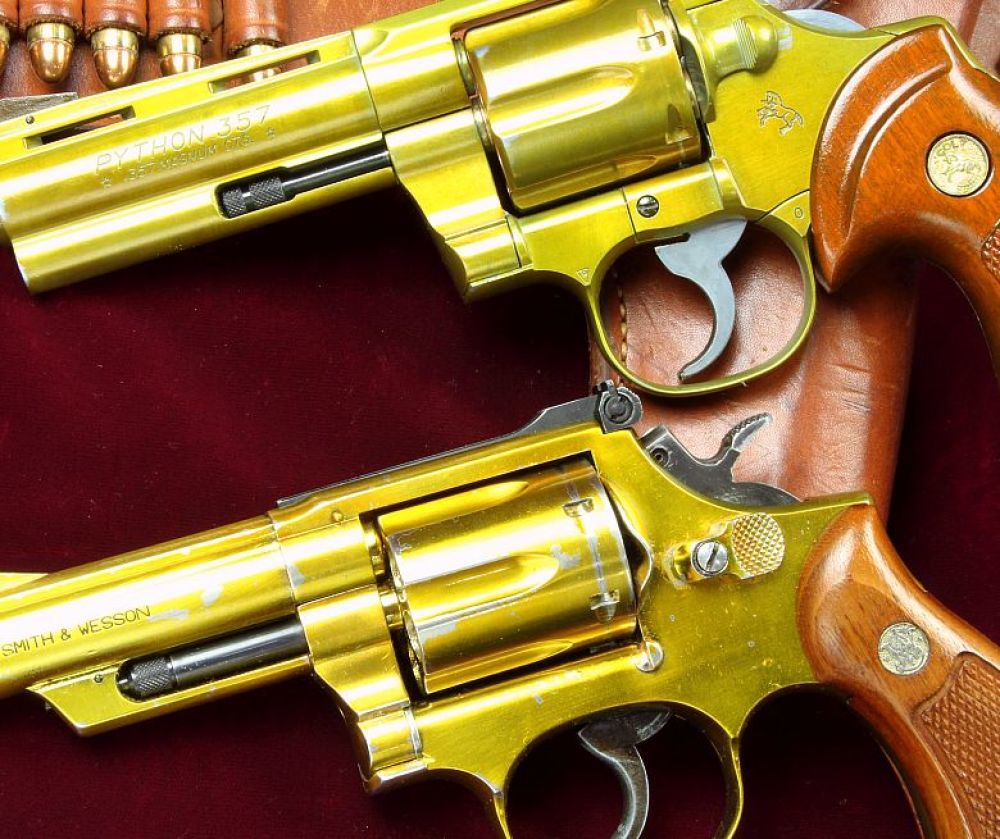 S&W Revolver by Kokusai : 