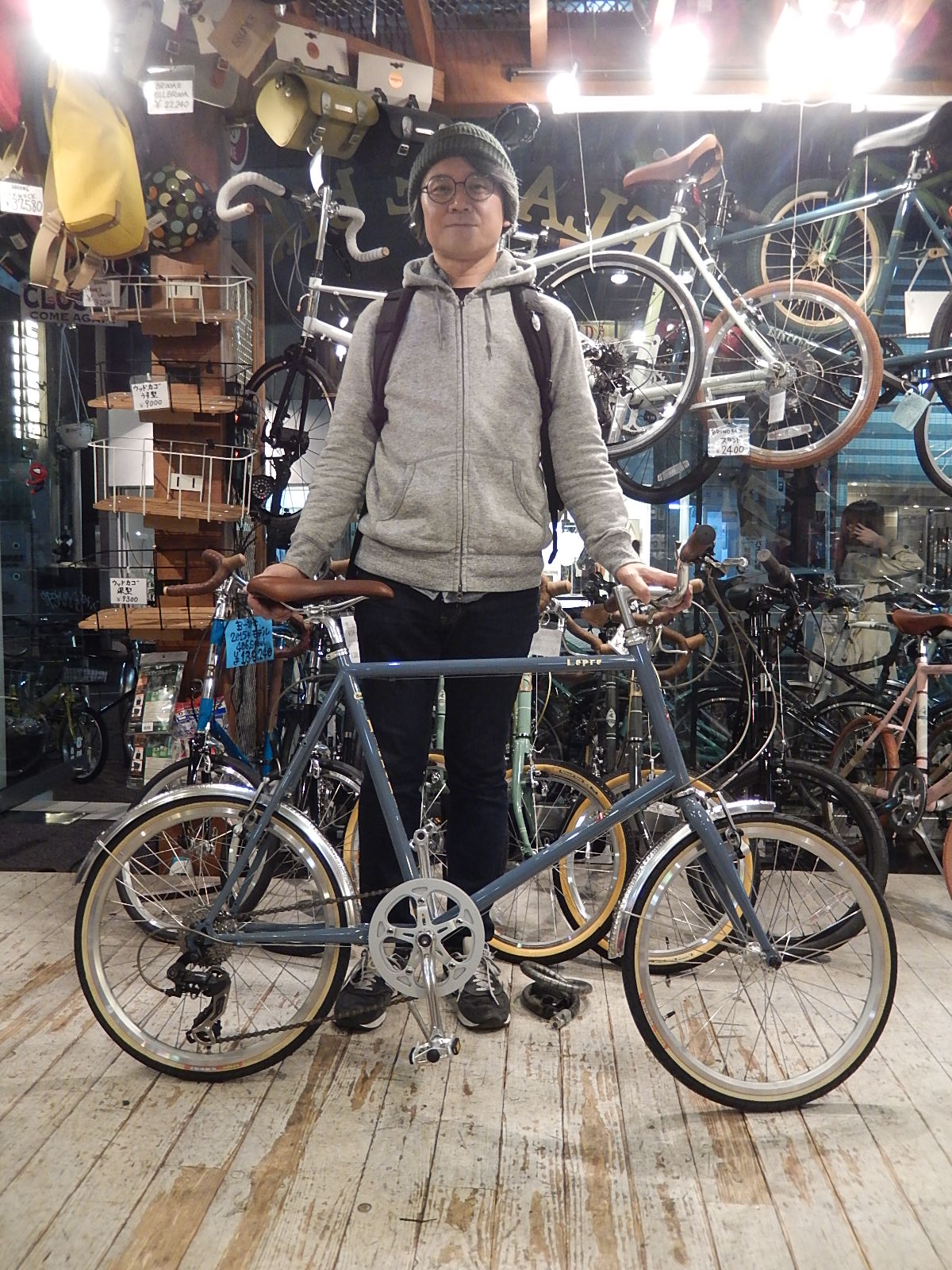 4月9日　渋谷　原宿　の自転車屋　FLAME bike前です_e0188759_19523110.jpg