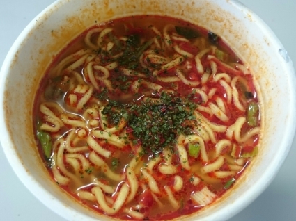 4/10昼  エースコック ティーヌーン監修トムヤムラーメン&炙り焼きあじごはん_b0042308_12412987.jpg