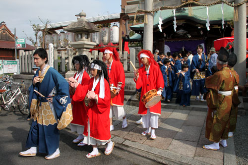 玄武神社　やすらい祭_e0048413_21543464.jpg