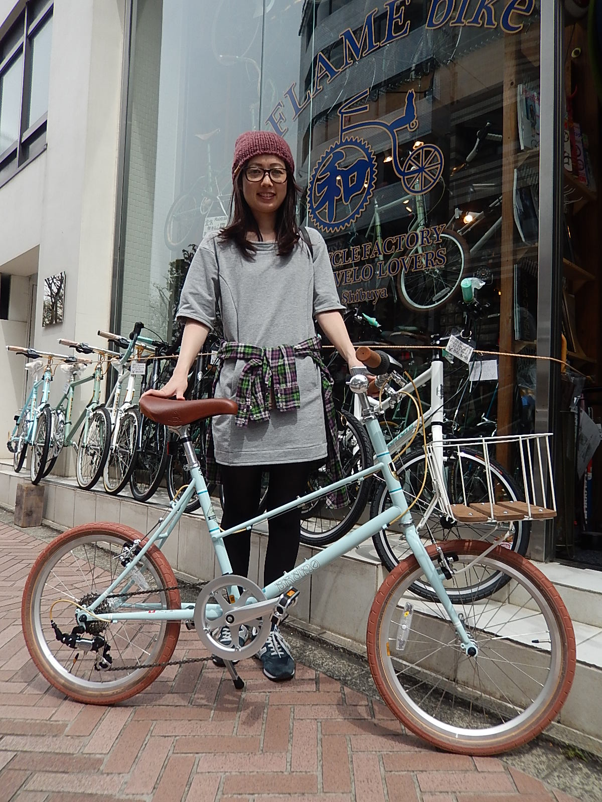 4月10日 渋谷 原宿 の自転車屋 FLAME bike前です_e0188759_19545377.jpg