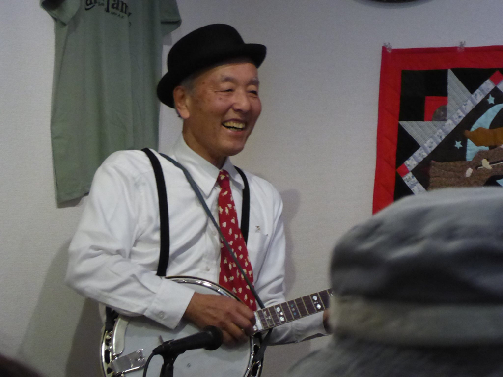 やっぱりブルーグラス!!す_d0225380_11314476.jpg