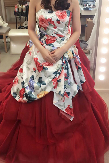 華やかなフラワープリントの紅いドレスに赤バラのブーケ アニヴェルセル表参道様へ 東京目黒不動前フローラフローラ_a0115684_23512006.jpg
