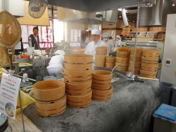 丸亀製麺 西宮前浜店_c0118393_995320.jpg