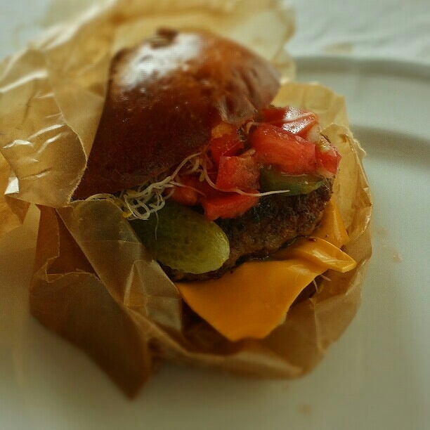 4月10日(日) ハンバーガーとホールウイートセサミ_d0138307_23202111.jpg