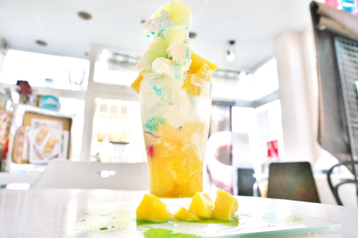 館林市］あまどうらく「ヨーグルトマンゴーパフェ／おぐらホット