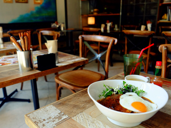 「ALOHA TABLE(アロハテーブル)のプレミアム・ロコモコランチ」_a0000029_22583419.jpg