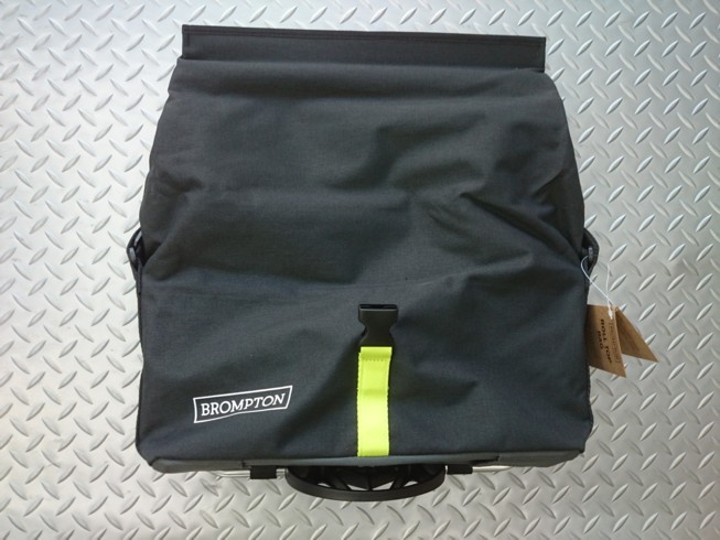 BROMPTON \"ROLL TOP BAG\"_c0359041_19405237.jpg