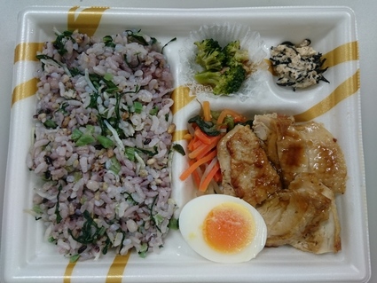 4/13夜食 日清カップヌードルリッチ贅沢だしスッポンスープ味 & 鶏の柚子胡椒焼き弁当_b0042308_16392322.jpg