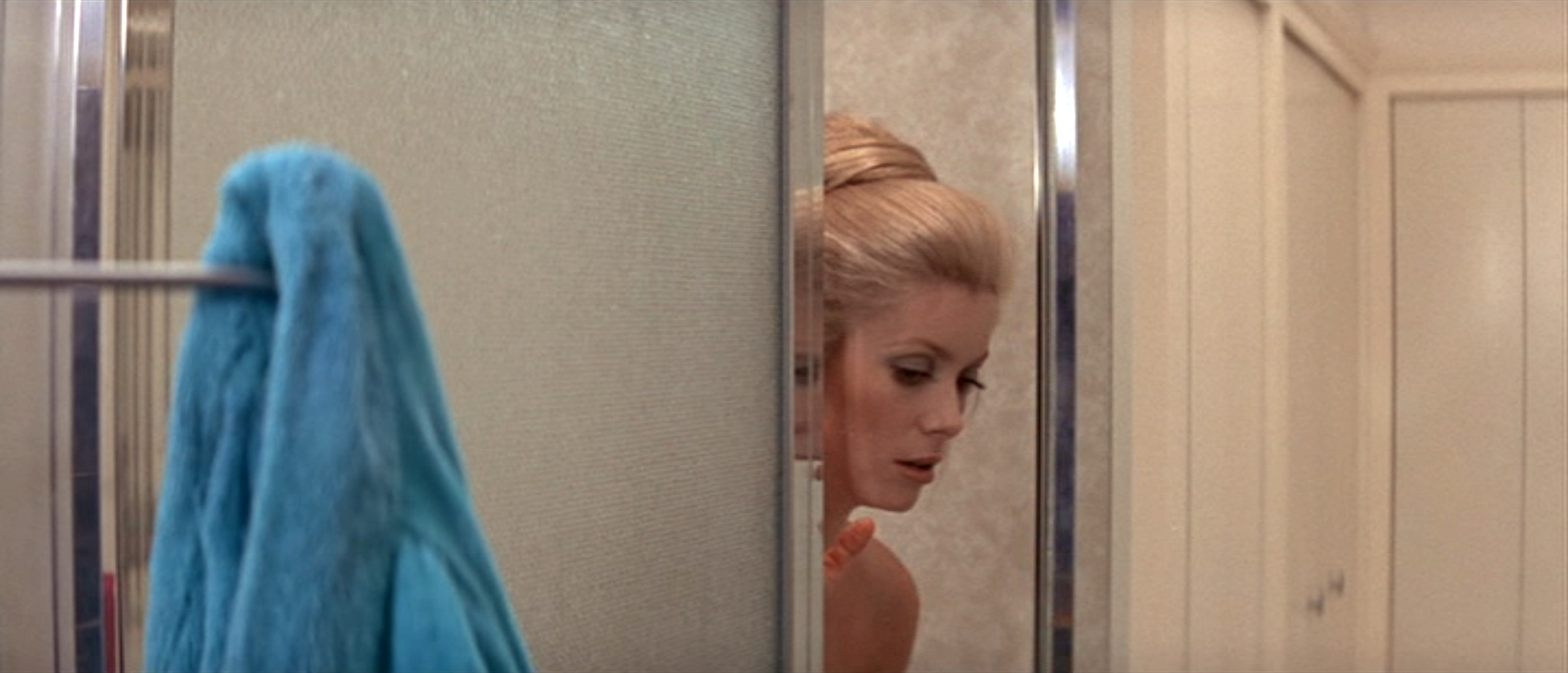 カトリーヌ・ドヌーヴ（Catherine Deneuve）「幸せはパリで」（1969年）・・・⑤_e0042361_17574482.jpg