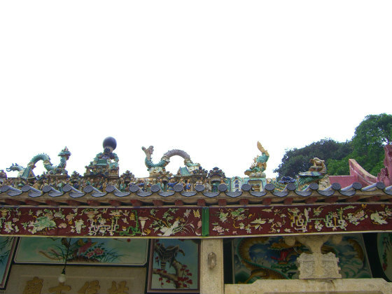 敬う場所に飾り付けられた 美しい細工　 ～ 香港の廟 その３ ～_e0248743_20292882.jpg