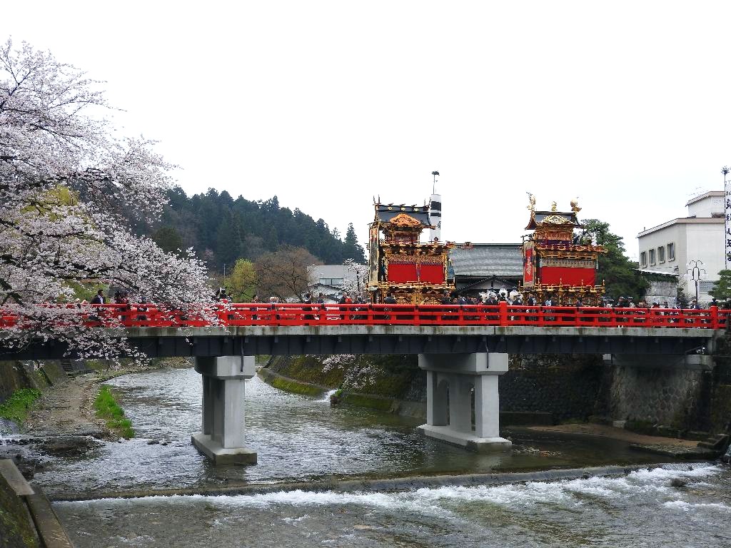 16年 春の高山祭り その2 中橋を渡る屋台 新 四季彩日記 16年 春の高山祭り その2 中橋を渡る屋台 新 四季彩日記