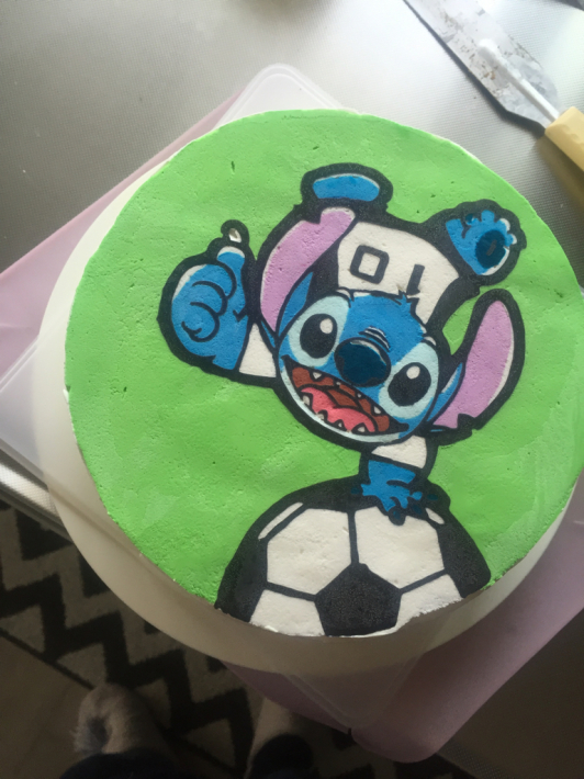 スティッチとサッカーボール お誕生日のケーキ 幸せなトカゲ おもにケーキをつくってます
