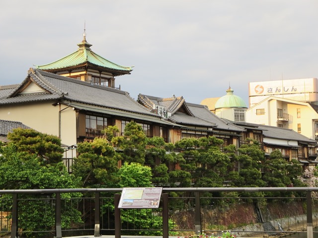 【震災お見舞いと伊東の猫】_b0009849_1413459.jpg