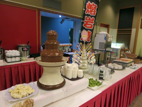 【ホテルラヴィエ川良】60品の海鮮バイキングの夕食_b0009849_14511253.jpg
