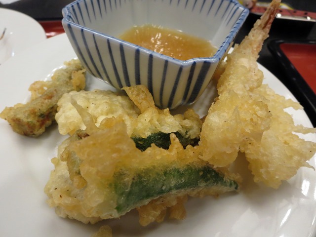 【ホテルラヴィエ川良】60品の海鮮バイキングの夕食_b0009849_14574440.jpg