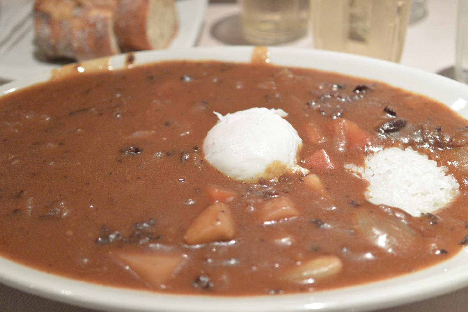 金曜日はまかないカレーの日!!やさしさビーフカレー。&4月18日(月)のランチメニュー_d0243849_22575975.jpg